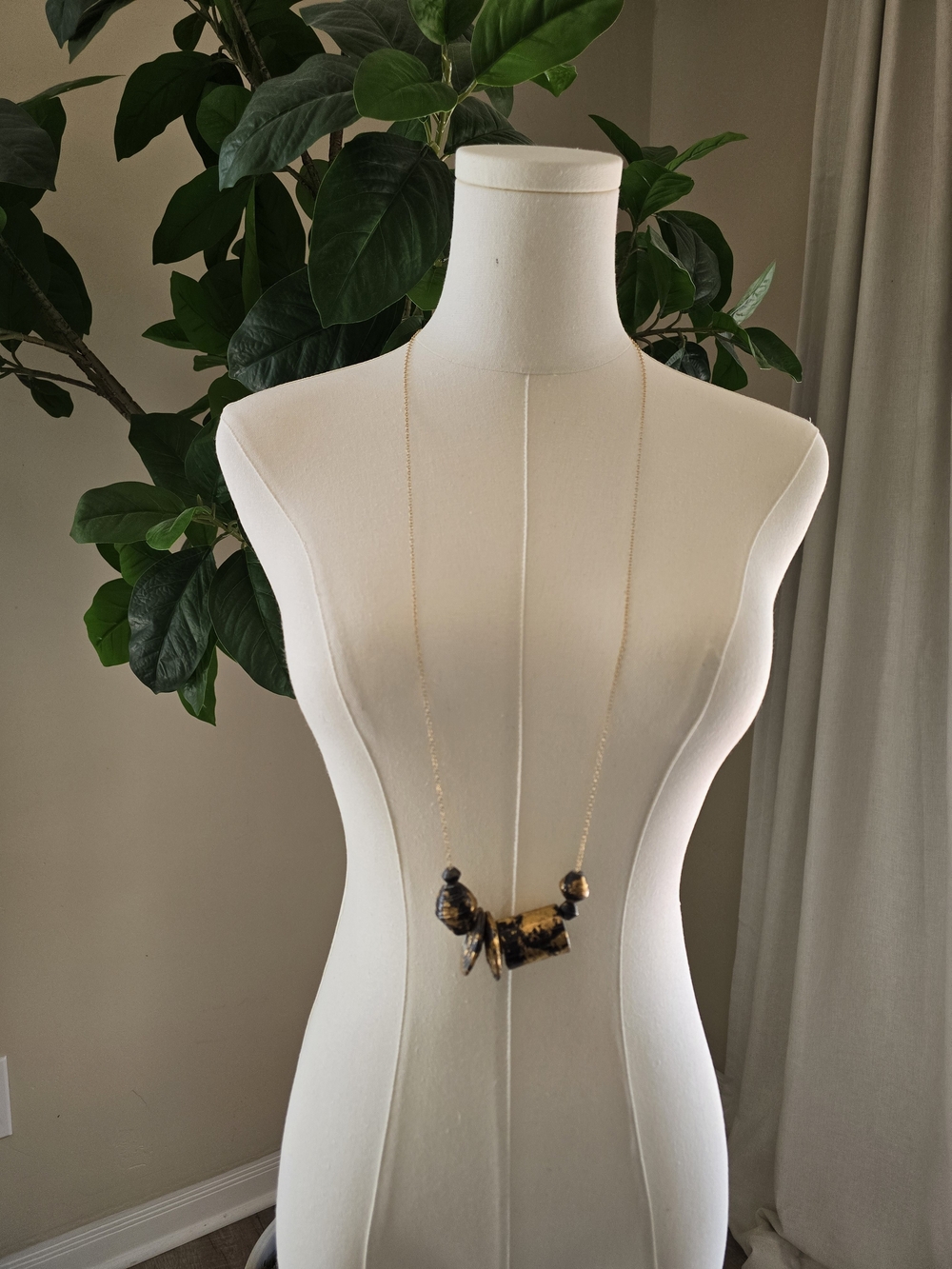 31 Bits Long Gold Chain Necklace with Black and Gold Leaf Beads